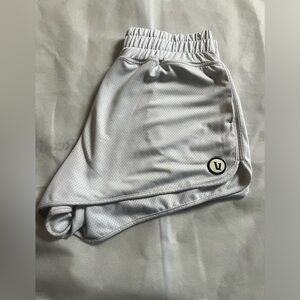 Vuori Micro Mesh Short in white